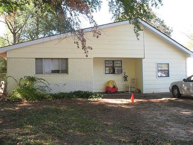 1st image of 210 E Circle Dr