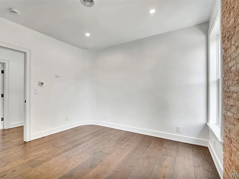 162 Allen St — Photo 8
