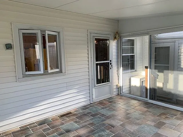 Birchcliff Pkwy — Photo 26