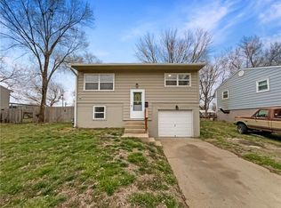 18200 E Shoshone Dr, Independence, MO 64058