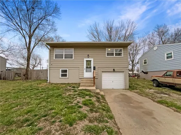 18200 E Shoshone Dr, Independence, MO 64058