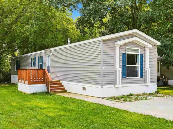 3701 2nd St Trailer 372, Coralville, IA 52241
