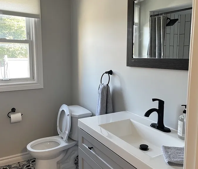 1677 Victoria Ave — Photo 14