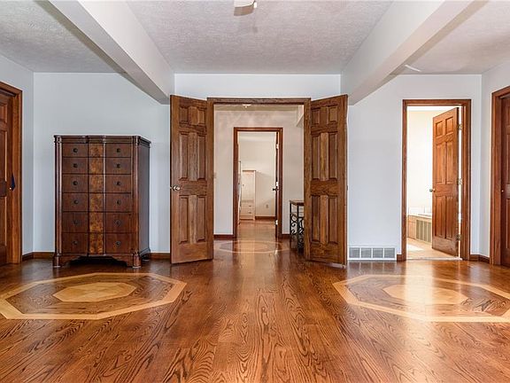 3rd image of 5862 W 130th St