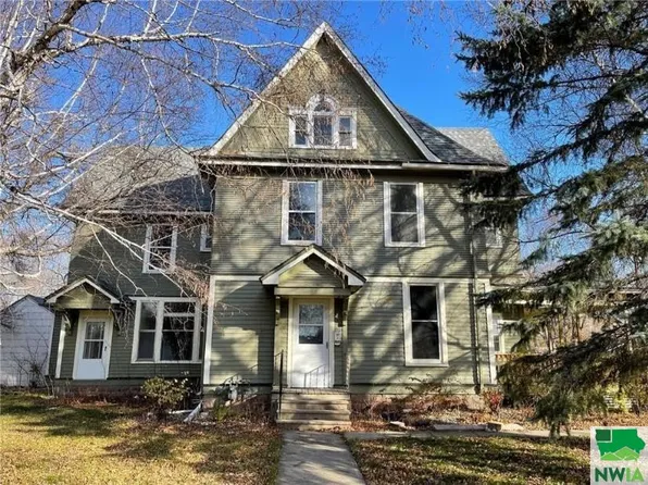 906 8th St, Sibley, IA 51249