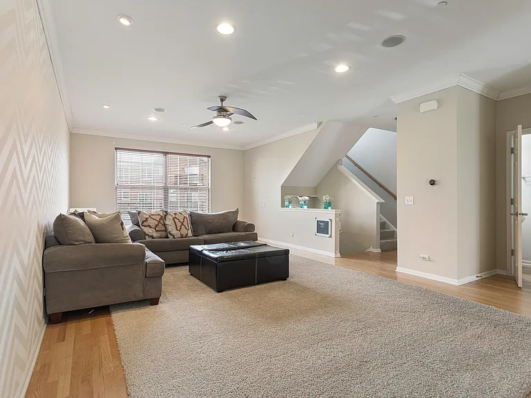 106 Creekbend Ct #106 — Photo 4