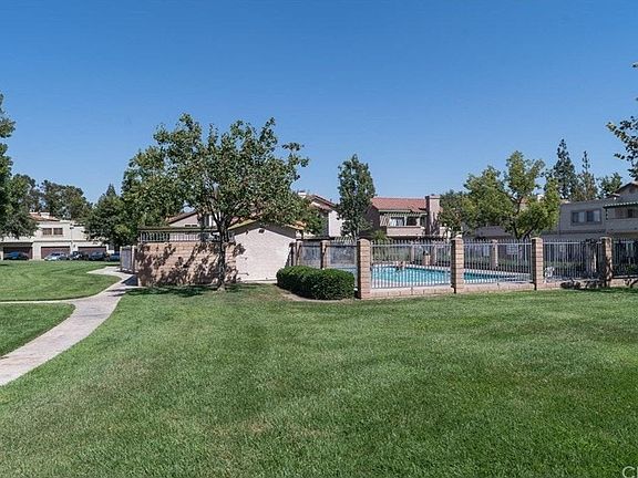 Nice and quiet community with lot of amenities including: ba