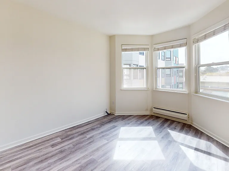 2000 Post — Photo 109