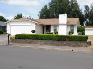 975 SW Fleishauer Ln, McMinnville, OR 97128