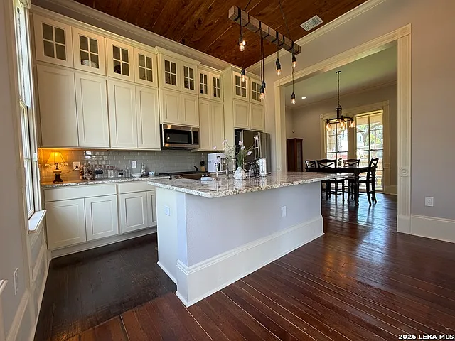 1133 E Crockett St — Photo 13