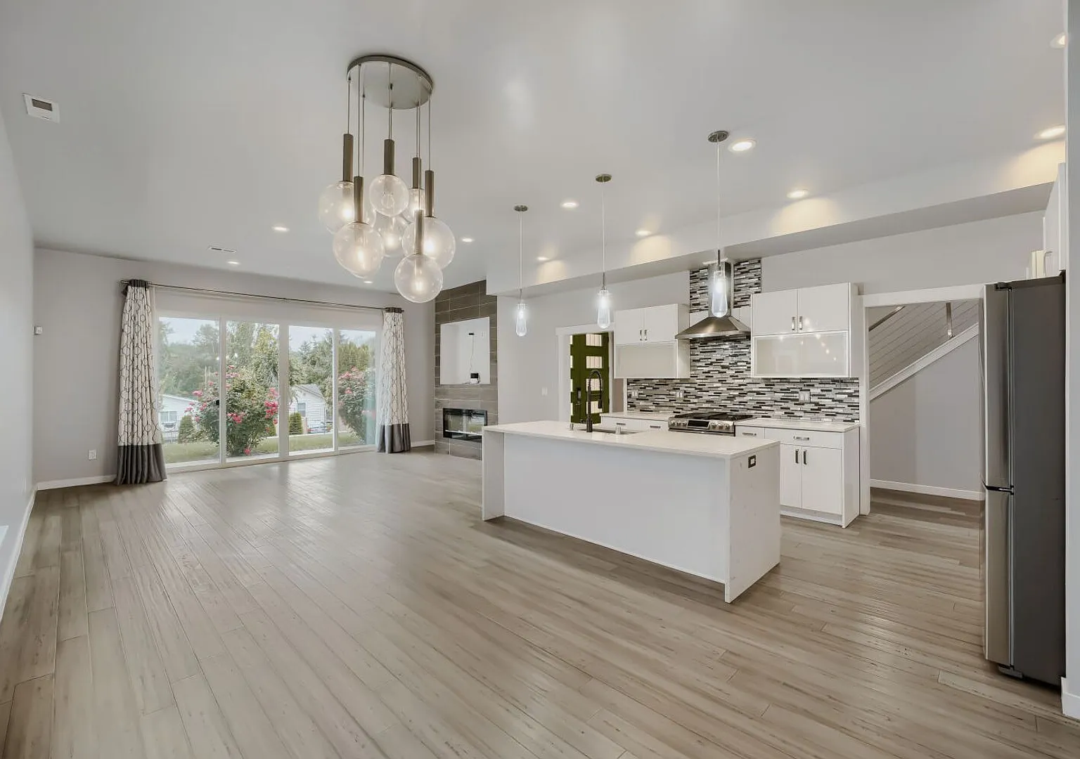 Beautiful 4bed/2.5bath Home in Desirable West Seattle Location! — Photo 1
