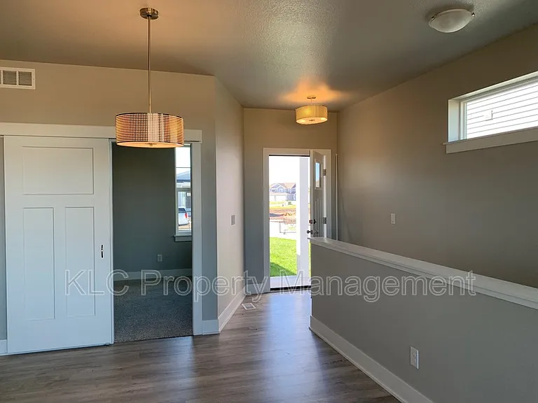 780 McIntosh Ct NE — Photo 4