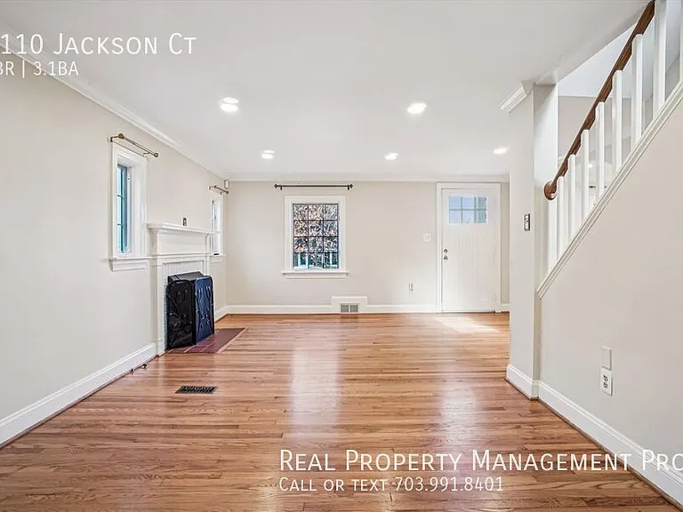 1110 Jackson Ct — Photo 4