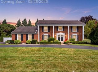 4130 Saddle Ln, West Bloomfield, MI 48322
