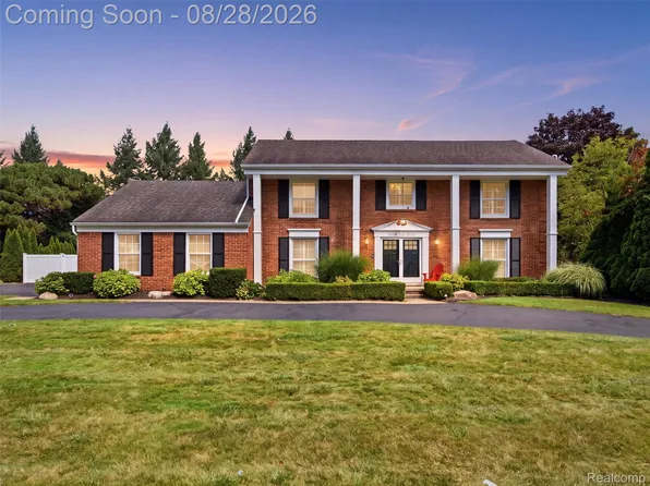 4130 Saddle Ln, West Bloomfield, MI 48322