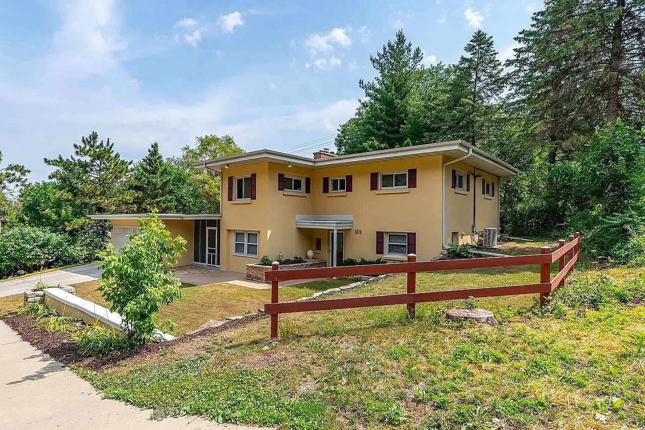101 N Rosa Road — Photo 1
