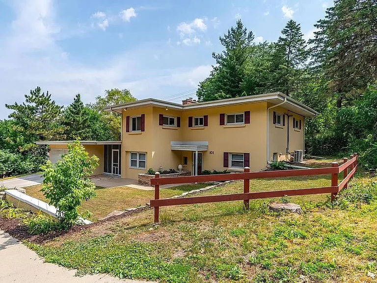 101 N Rosa Rd — Photo 1