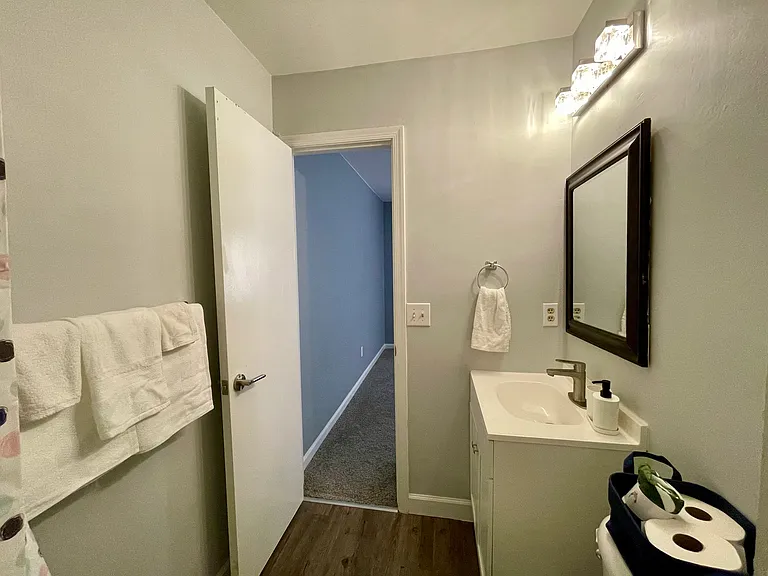 4225 Baylor St — Photo 13