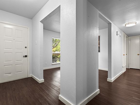 4th image of 1007 Elk Grove Dr