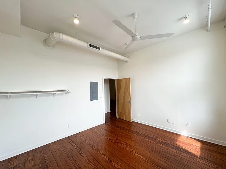 1208 Main St — Photo 12