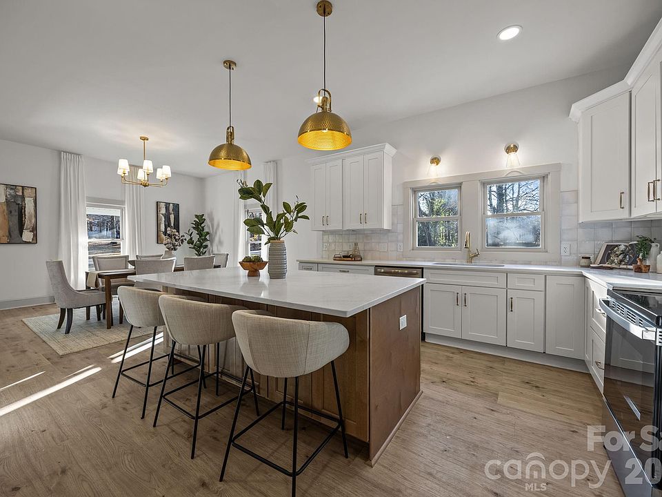1st image of 529 N Main Gq St