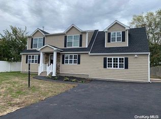 24 Arbor Ln, Centereach, NY 11720