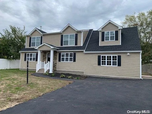 24 Arbor Lane, Centereach, NY 11720
