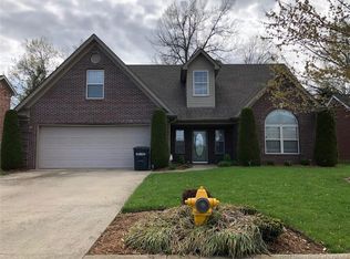 7050 Plum Creek Dr, Sellersburg, IN 47172