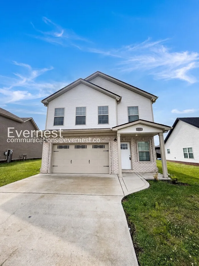 3 bed, 2.5 bath, 1651 sqft, $1,645 — Photo 1