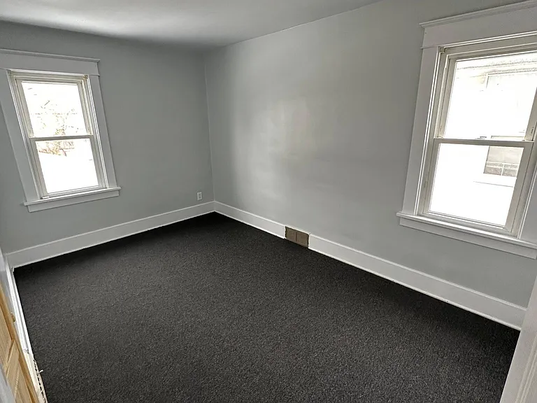 298 Nassau Ave #UPPER — Photo 12