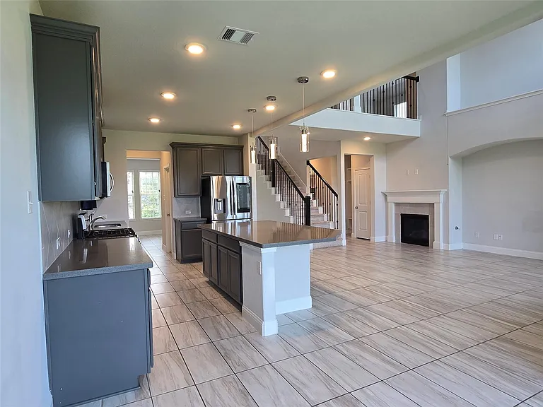 18938 Lynnwood Crest Dr — Photo 3
