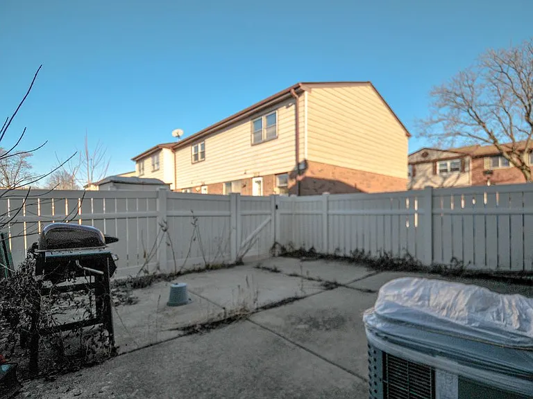 513 W Potter St — Photo 53
