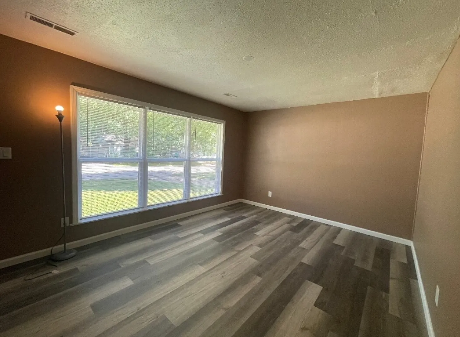 North End- 3 bed, 1 bath- A/O schools! — Photo 3