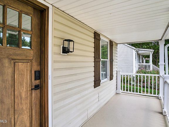 5th image of 221 Wynn Ave