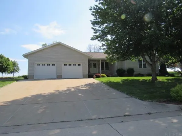 107 Jayne Dr, Monticello, IA 52310