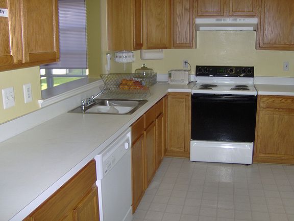 HUGE INVITING KITCHEN