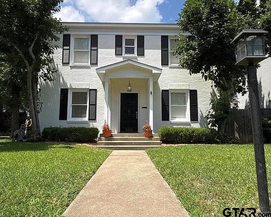1st image of 309 W Dobbs St
