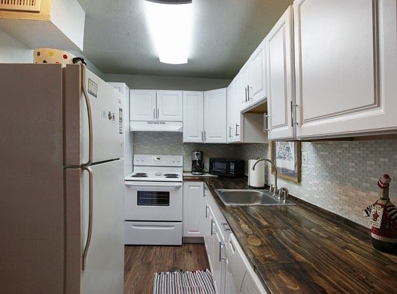 5th image of 1020 W McNeese St APT 7J