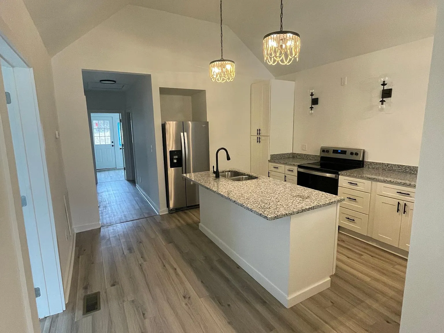 2 bed, 980 sqft, $1,700 — Photo 3