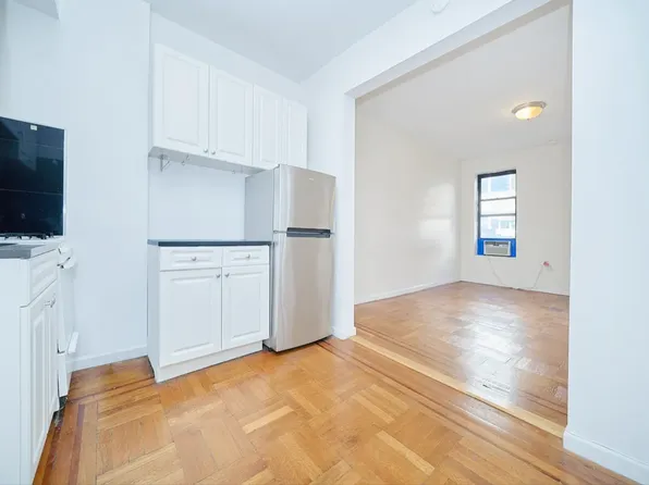 223 East 58th Street image 6 of 8