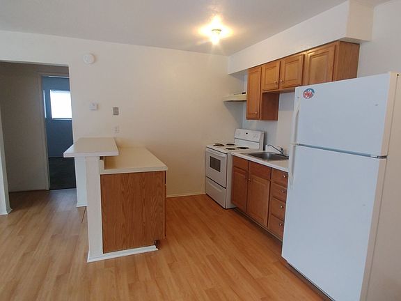 3rd image of 3665 Spruce Ave #58
