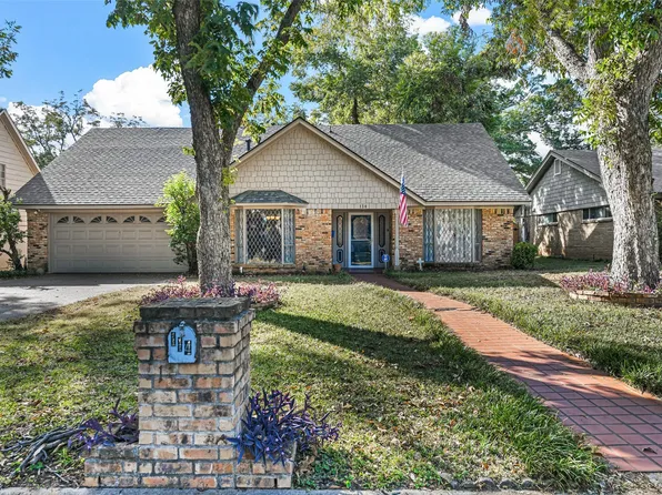 114 Mill Creek Dr, Arlington, TX 76010