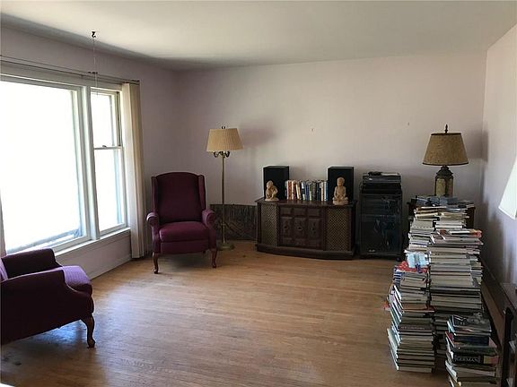 4th image of 5 Buttonwood Cir