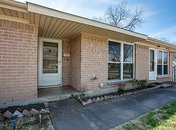 3rd image of 206 Camellia Cir
