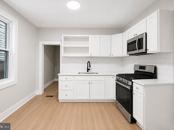 5th image of 231 E Phil Ellena St