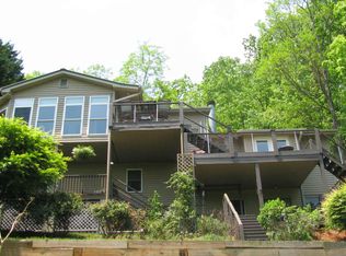 729 Mountain View Dr, Hiawassee, GA 30546