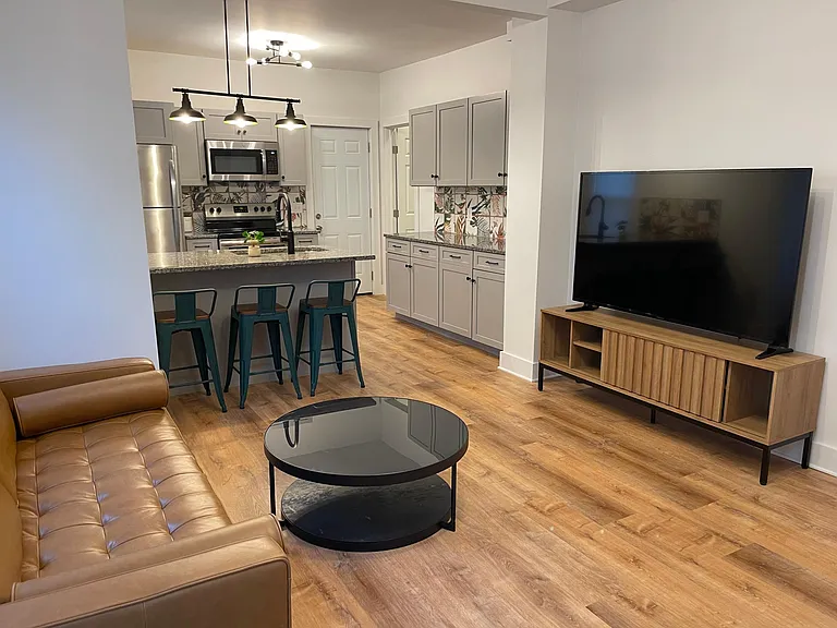 19 Saint John Ave — Photo 6
