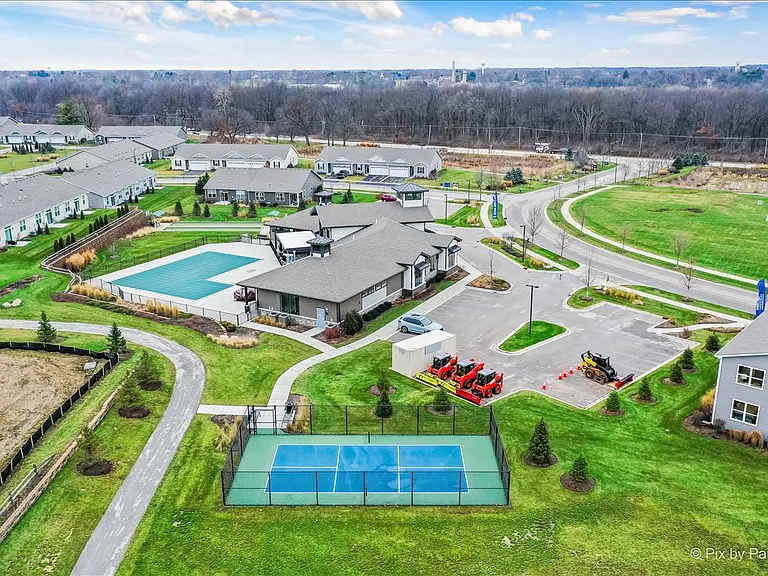 301 Westminster Ct — Photo 3