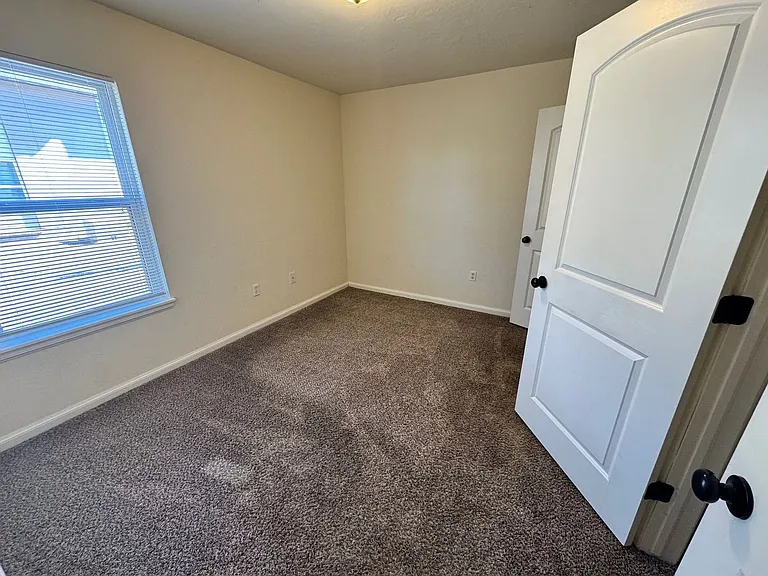 Renaissance Park Apartments — Photo 23