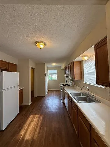 3807 Canterbury Ln — Photo 10